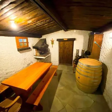 Apartment Typique Avec Carnotzet *